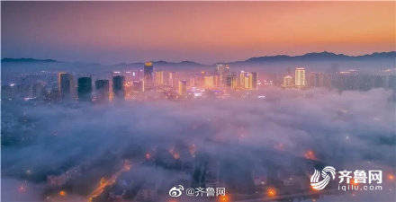 美哉 俯瞰云雾中的威海 别有一番壮美 从空中