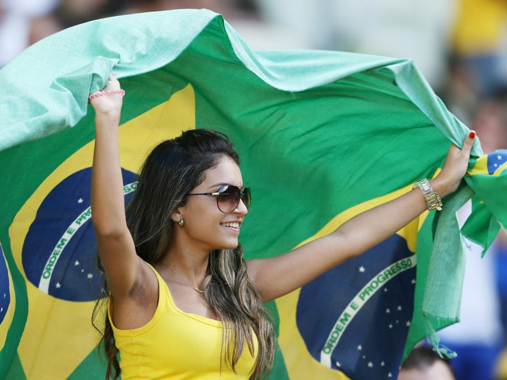 Copa Confederaciones: Bellas mujeres en la tribuna