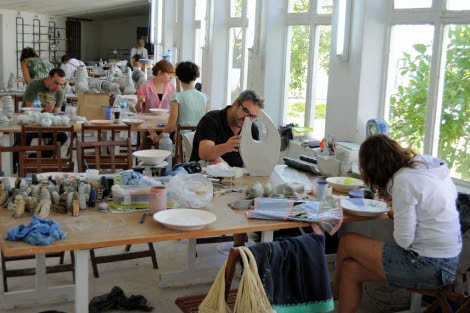 El taller se desarrolla en la localidad coruñesa de Sada. | Sargadelos