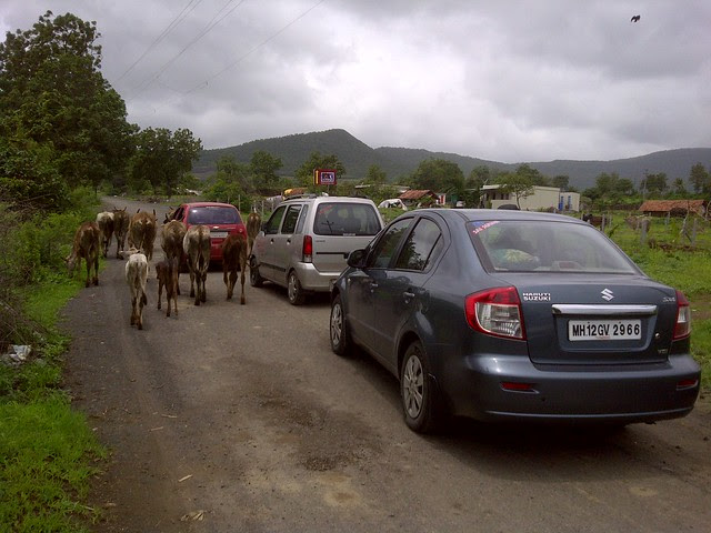Pune real estate investors on the way to Xrbia from Marunji Kasarsai Road - Nere Dattawadi, approx 7 kms from KPIT Cummins at Hinjewadi IT Park