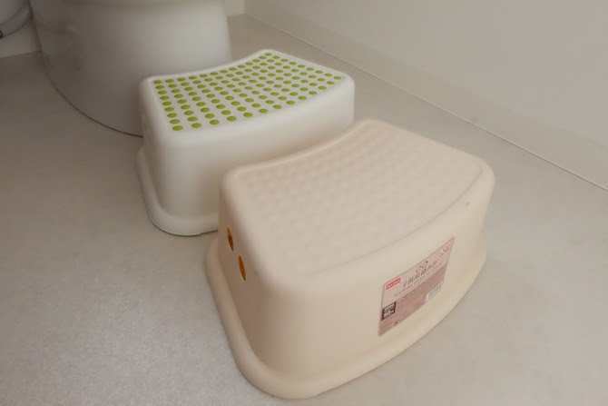 Ikeaの子供用スツールに似てる ダイソー の子供用踏み台を買いました そぼくりっぷ