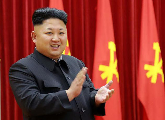 AFP/KCNA/AFP/Arquivos - O líder norte-coreano, Kim Jong-Un, durante cerimônia em Pyongyang 