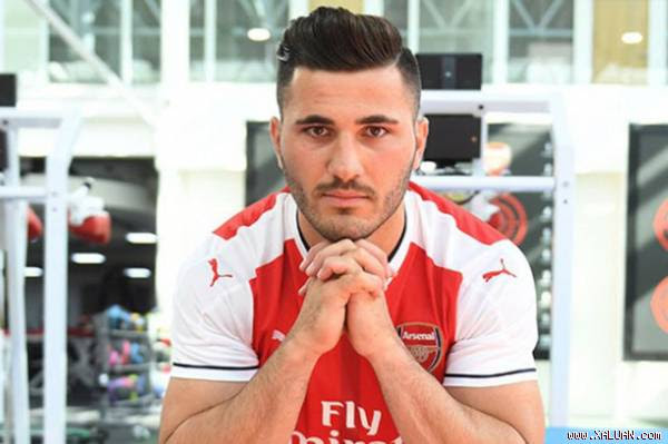 Sead Kolasinac chính thức là người của Arsenal