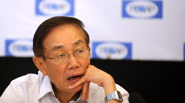 The chief negotiator for the Philippines' communist insurgents, Luis Jalandoni, speaks during a Foreign Correspondents Association of the Philippines (FOCAP) forum in Manila on September 3, 2011. Philippine communist rebels said September 3 they see stalled talks with Manila resuming with Norway's help, while suggesting a limited deal that they said would swiftly end the decades-long insurgency. The two sides held on-and-off talks for over 20 years but in a meeting brokered by Norway in February, both agreed to speed up negotiations in an attempt seal a peace accord by June 2012. AFP PHOTO / NOEL CELIS