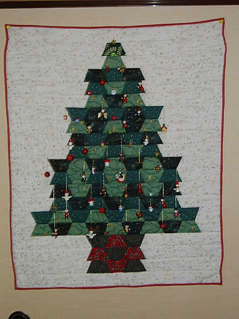 クリスマスツリーのパッチワークタペストリー お気楽手作り工房