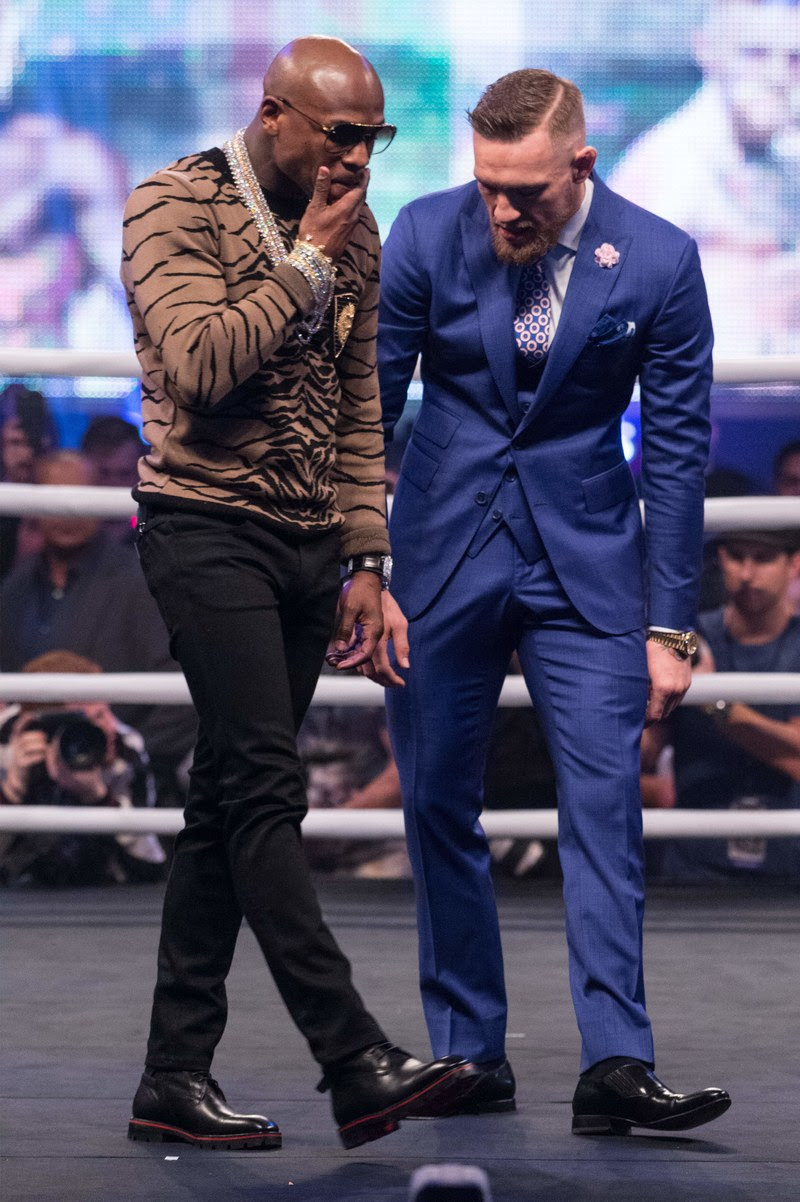 Floyd Mayweather Took A Page Out Of McGregor's Style ...