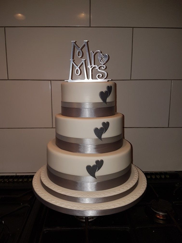 3 tier wedding cake, hearts metallics Tiered wedding cake, Cake, 3