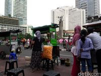 Meski Tak Ada Car Free Day, Warga Tetap Datang ke Kawasan Thamrin-Bundaran HI