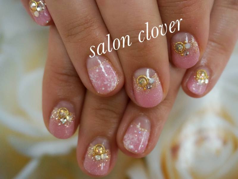 短いお爪ショートネイルにも 逆フレンチ 雪の結晶 大人可愛い系冬ネイル Salon Clover サロンクローバー