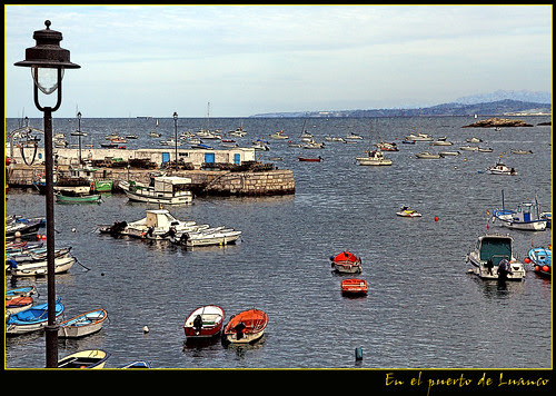 en el puerto de Luanco