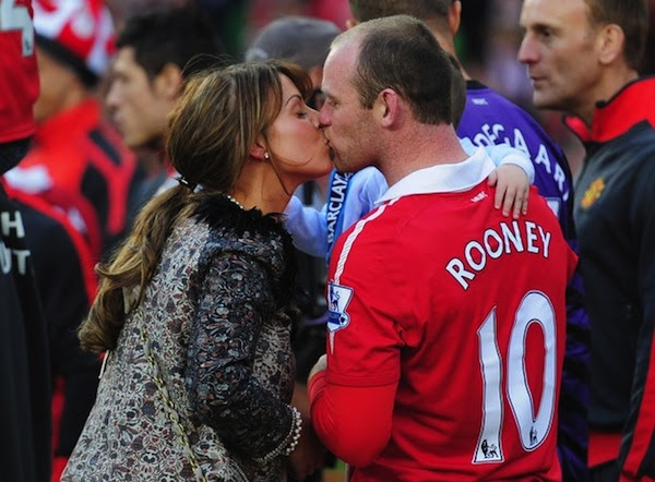 Wayne Rooney?s wife asked to not tweet team news anymore