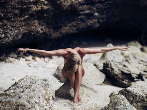 Nhung buc anh phu nu khoa than tap yoga dep me hon - Anh 5