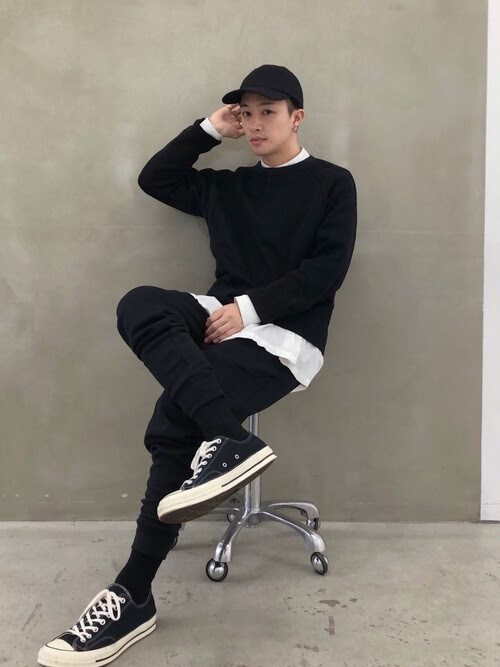 スウェットパンツ 黒 のメンズのコーデ 人気の黒スウェットパンツを紹介