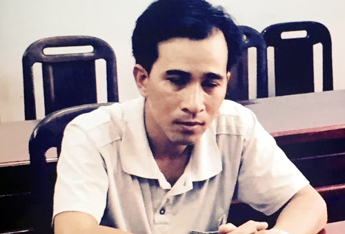 Cảnh sát 'dỏm' buộc thi thể người yêu lên cây, cướp tài sản