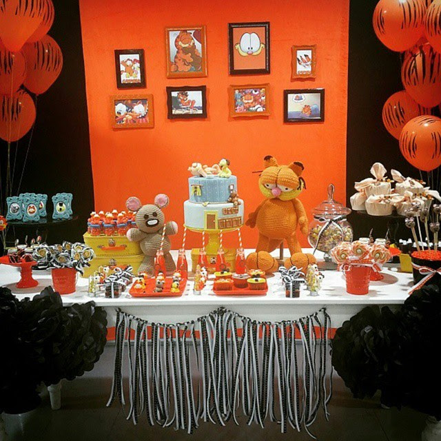 Amando esse mesa da @lulu_celebrate #garfild tema super bacana e diferente parabens pela criatividade e bom gosto arrasou!!!