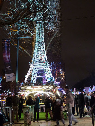 tour eiffel sur les champs.jpg