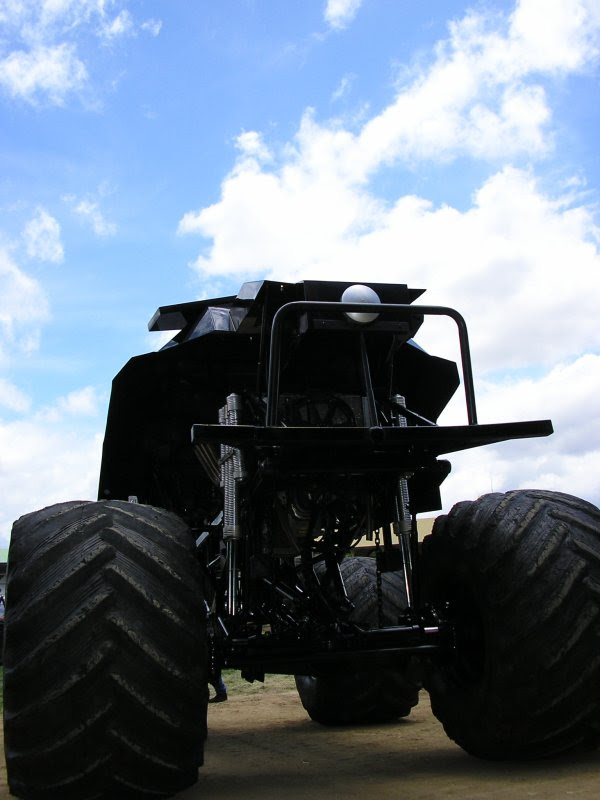 Bat monster truck 3