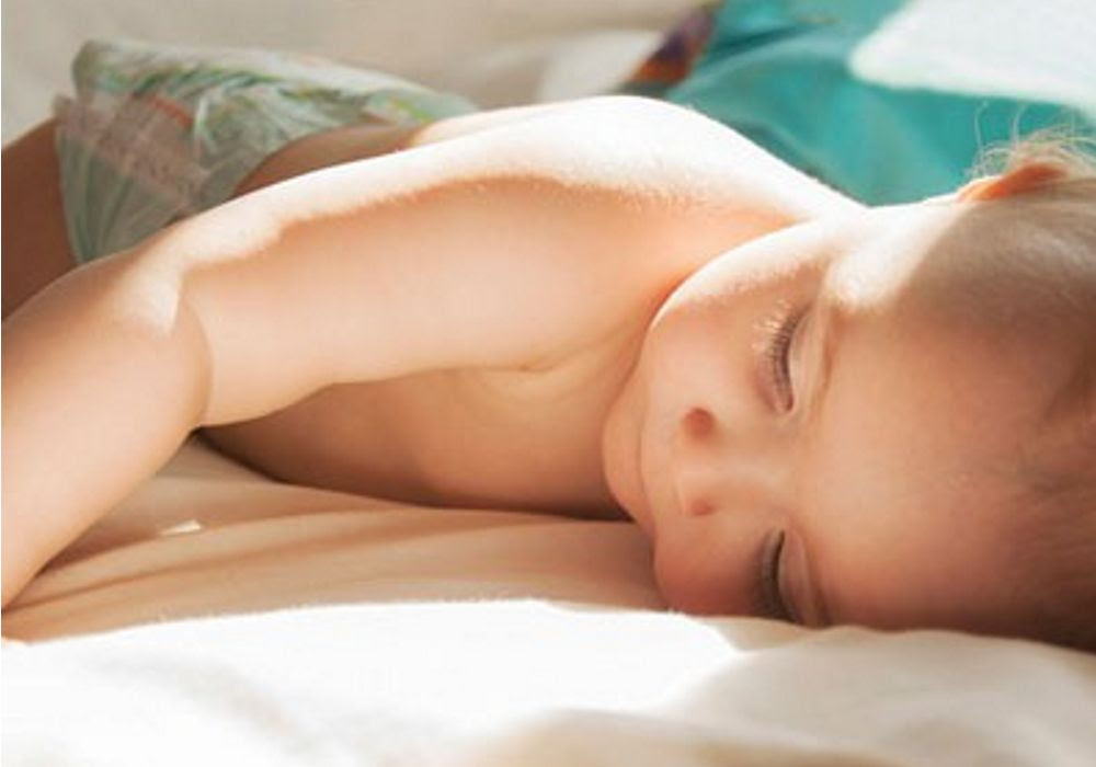 Canicule Et Sommeil De Bebe Comment Habiller Bebe Pour Dormir En Cas De Forte Chaleur Enviedefraises