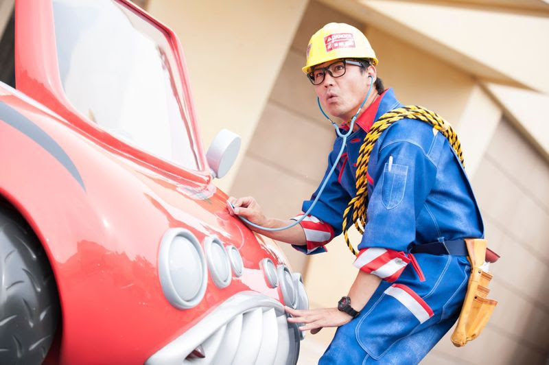 神出鬼没 東京ディズニーランドの清掃係が突然ダンス 新アトモスフィア エンターテイメント 千葉県 トラベルjp 旅行ガイド
