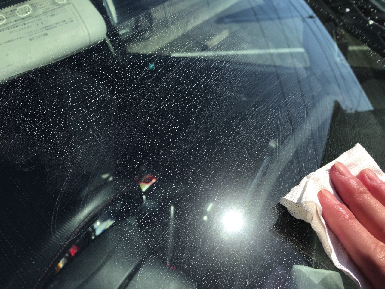 車のガラスの油膜取りを簡単にするにはクロス式がおすすめ 軽度の汚れならこれで十分 自動車メンテナンスお役立ち情報blog