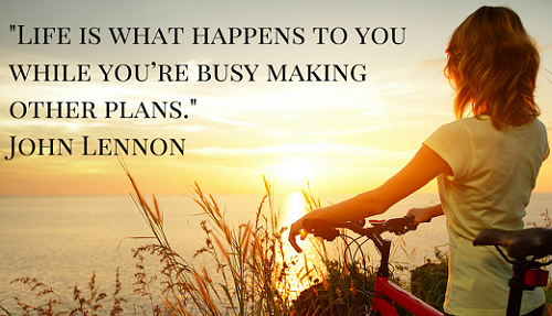 Life is what happens to you while youre busy making other plans./ Cuộc sống là những thứ cứ tiếp diễn trong khi bạn đang bận bịu lên kế hoạch.