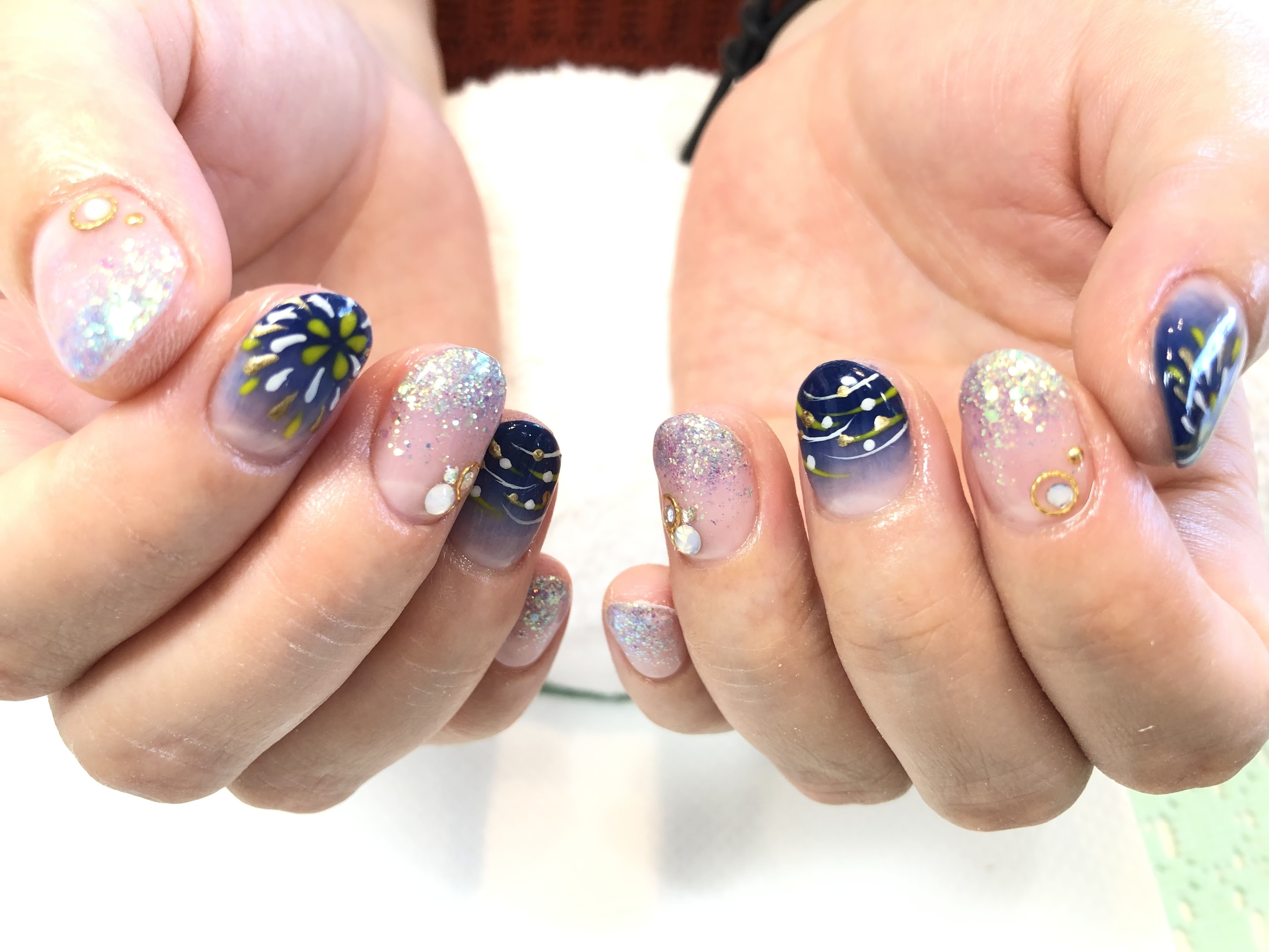自由ヶ丘 千種区定額制ネイルサロンアイリーネイル 夏ネイル 花火ネイル リラックスした空間で定額制のネイルサロンは アイリーネイル一社店へ
