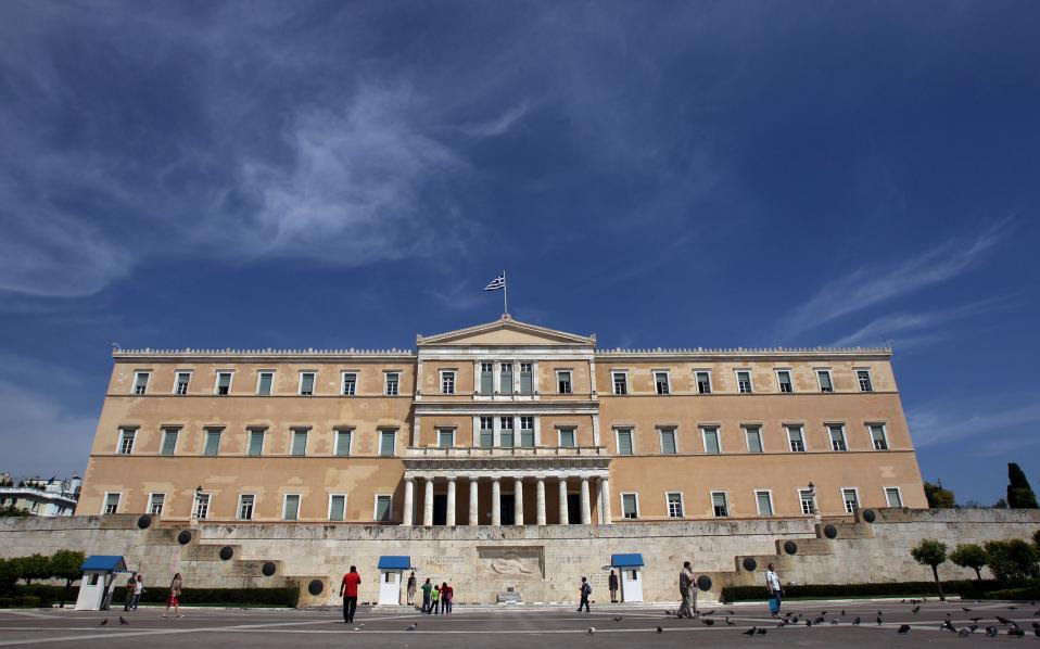 http://s.kathimerini.gr/resources/2015-09/vouli--9-thumb-large.jpg