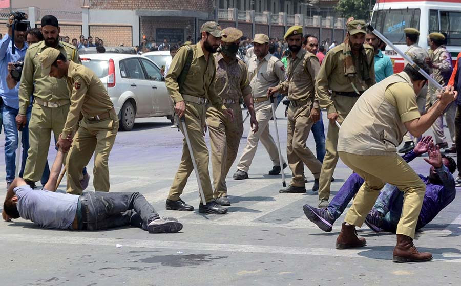 EMPLOYEES PROTEST (5)