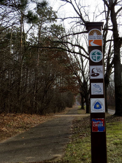 linear pathway sign
