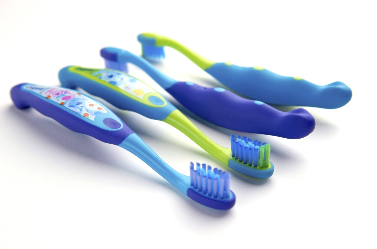5 Features To Consider When Buying Toothbrushes For Kids