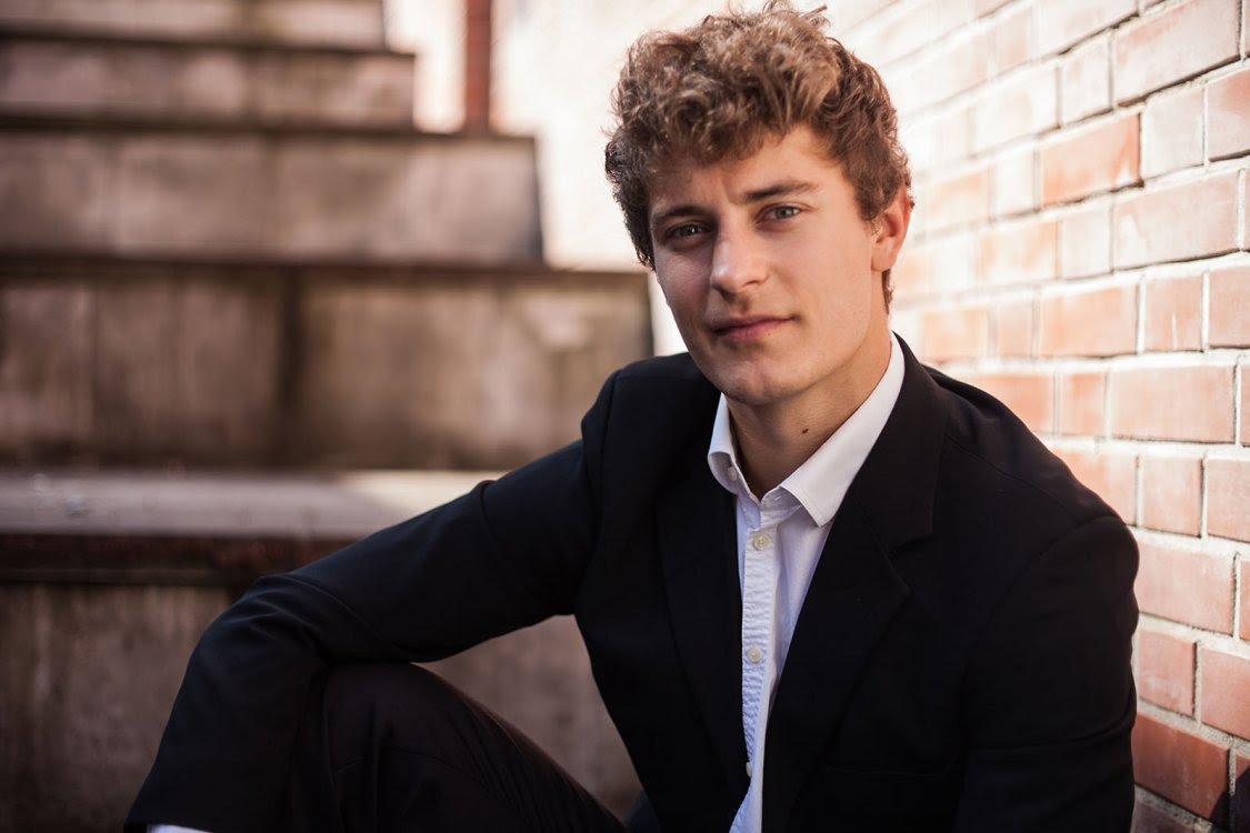 Jakub Jozef Orlinski (Counter-tenor) - Short Biography