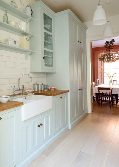 Traditional Kitchen by deVOL Kitchens