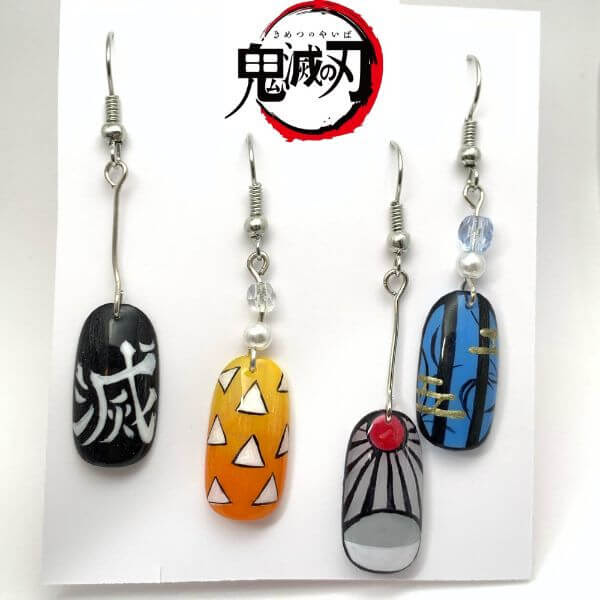 痛ネイル 鬼滅の刃の 善逸 と 滅 を作ります ネイルチップをピアスに改造もします Nailmoco