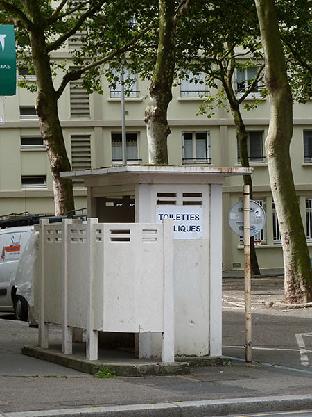 toilettes publiques
