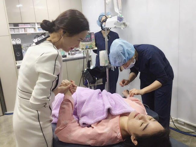 Quế Vân công bố bất ngờ toàn bộ quá trình hình ảnh xây dựng mặt đập một lần nữa - ảnh 3. "title =" Quế Vân bất ngờ công bố toàn bộ quá trình hình ảnh của khuôn mặt đập xây dựng lại - ảnh 3 "rel =" lightbox "PHOTOID =" 254b5090-33a6-11e7-85c9-91efa7642518 "loại. = "ảnh" style = "max-width: 100%;" dữ liệu ban đầu = "http://ift.tt/2mKUOng /v2-1494217430393.jpg" width = "" height = ""> </div> <div class=