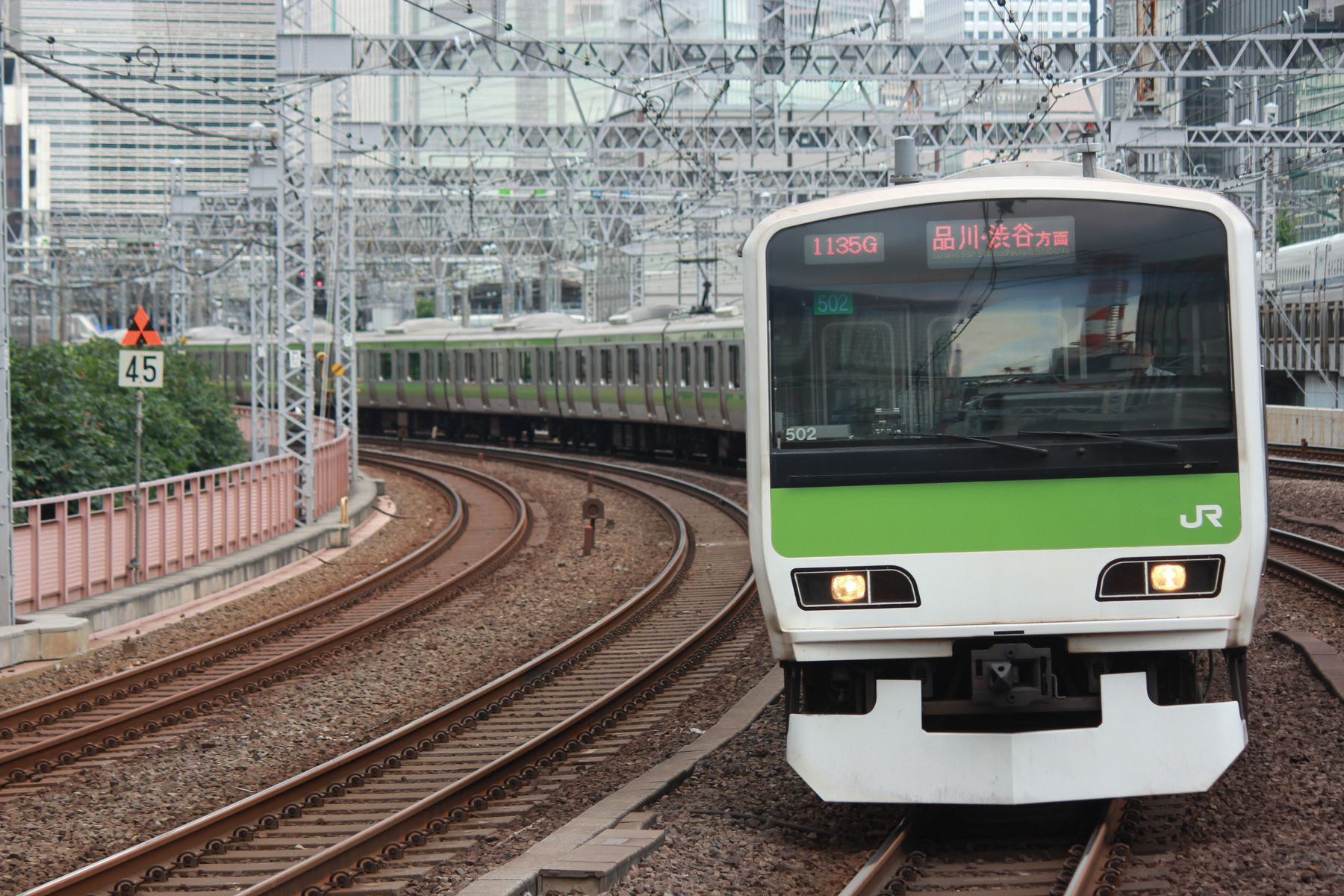 Jr山手線 有楽町駅 Jy 30 内回り 外回り 構図勝負の撮影地ガイド うぇぶろぐ
