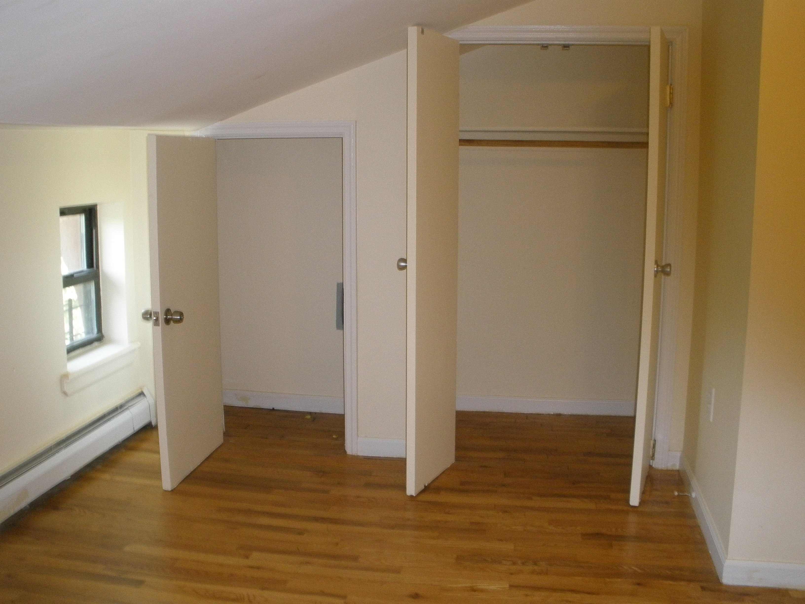 Click on any Apartment Photo to see in Full Screen view