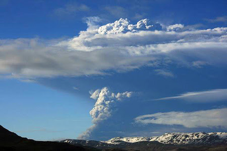 iceland volcano eruption. Iceland Volcano Eruption Shuts