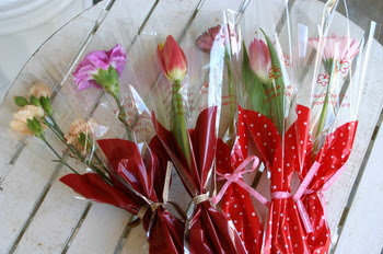 花職人しまだ 卒業式用の花束の参考価格です