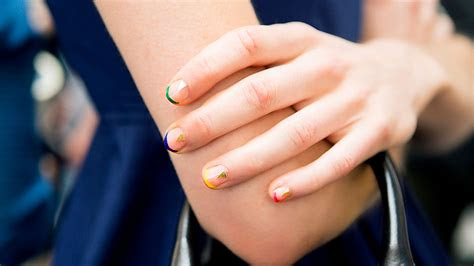 nail trends     mix  color  texture