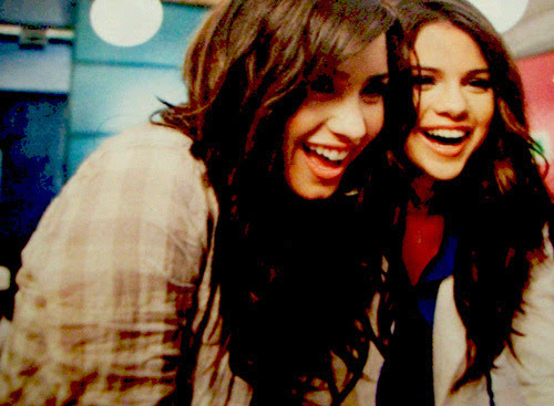 demi lovato, selena gomez, laughing, miley cyrus, music, hannah montana, 