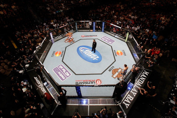 José Aldo e Frankie Edgar fizeram a luta principal do UFC 156.