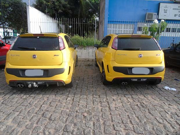 Carro clonado e original foram levados à delegacia (Foto: Divulgação/Polícia Civil do RN)