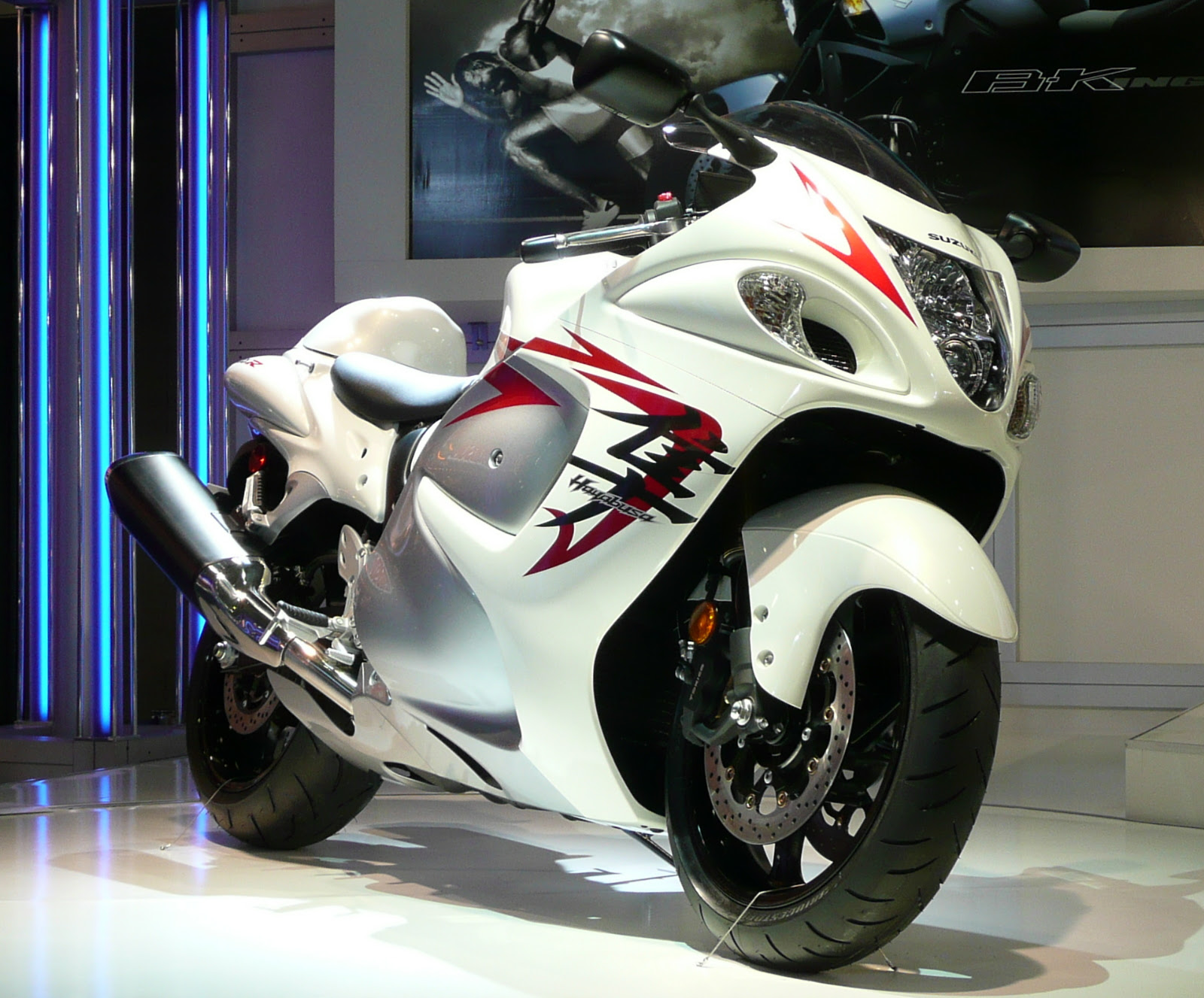 2009 Suzuki Hayabusa Wallpaper Design 