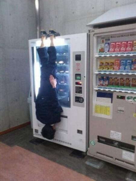 警察が来た時 自販機荒らしがパニクったらしい 自動販売機へのボケ ボケて Bokete