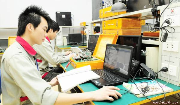 Giờ thực hành của sinh viên trường Cao đẳng nghề Hà Nội. Ảnh:  Hải Linh