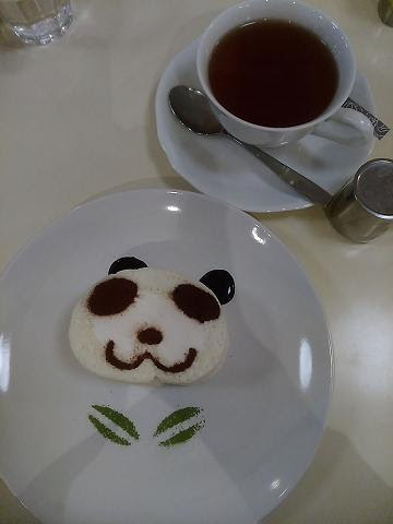 上野 Coffee リーム でパンダロールケーキ 川崎ごはん