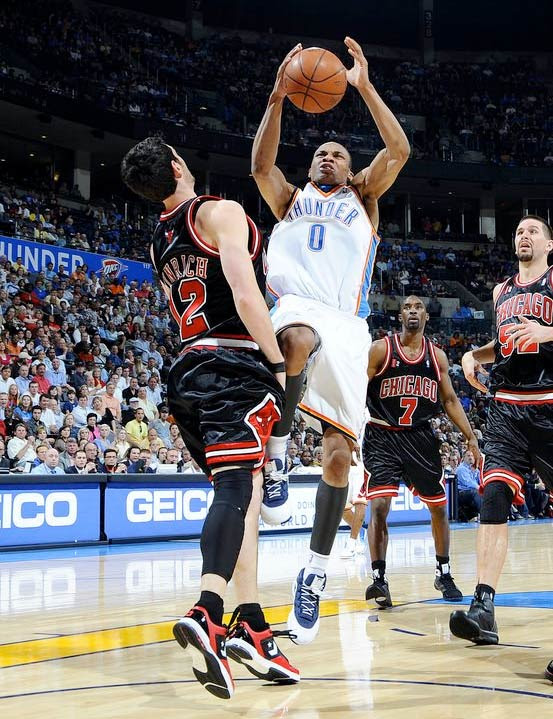 http://www.sneakerfiles.com/wp-content/uploads/2009/03/converse-weapon-kirk-hinrich-player-exclusive-21.jpg