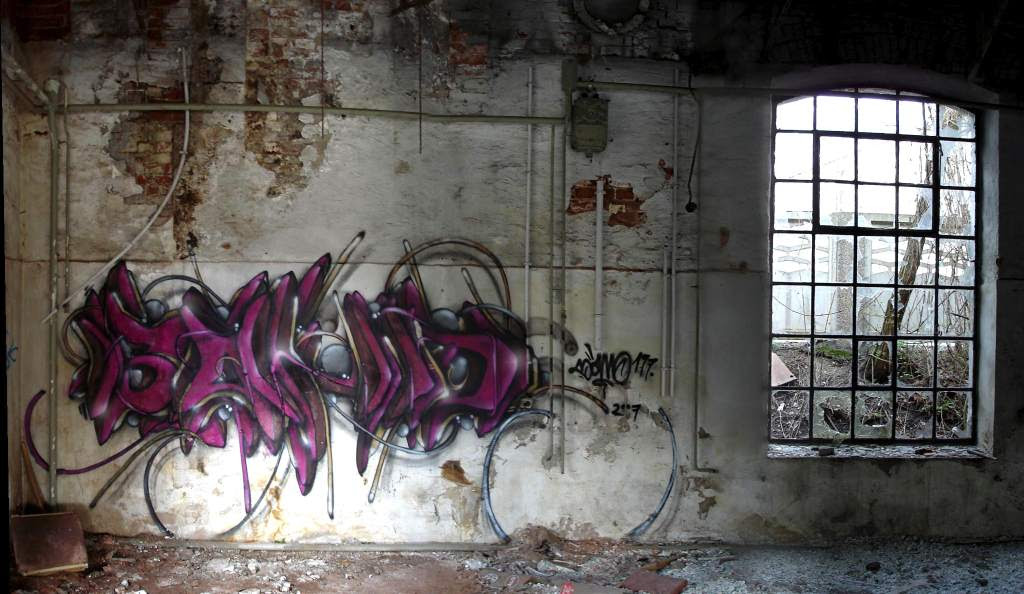 http://graffiti.org/clockwork/bond_bond_leipzig2.jpg