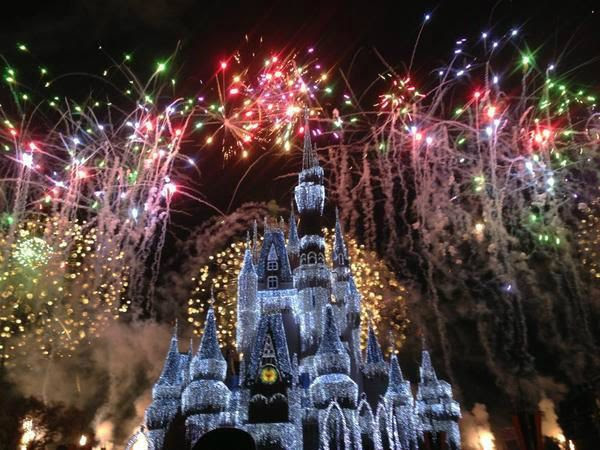 ディズニーリゾートのカウントダウンニューイヤーズイブって パスポート 交通は 東京ディズニーリゾートファンガイド